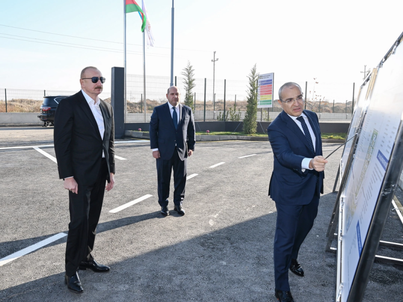 İlham Əliyev Ağdamda metal elektrik dirəklərinin istehsalı müəssisəsinin açılışında iştirak edib