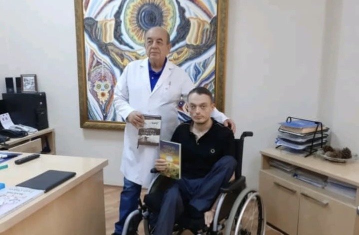 PAŞA QƏLBİNURA ETİBAR HƏSƏNZADƏ "ZƏFƏRLƏRƏ DOĞRU"- KİTABINI HƏDİYYƏ ETDİ.