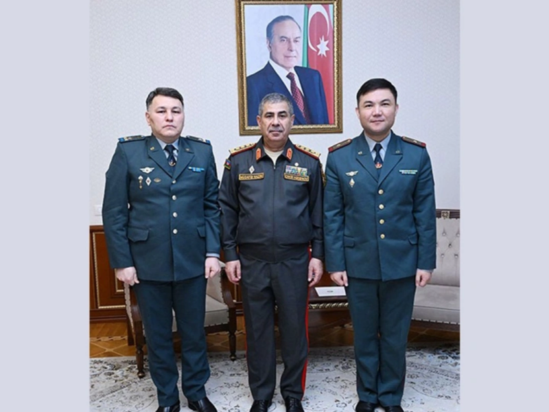 Zakir Həsənov Qazaxıstanın yeni hərbi attaşesini qəbul edib