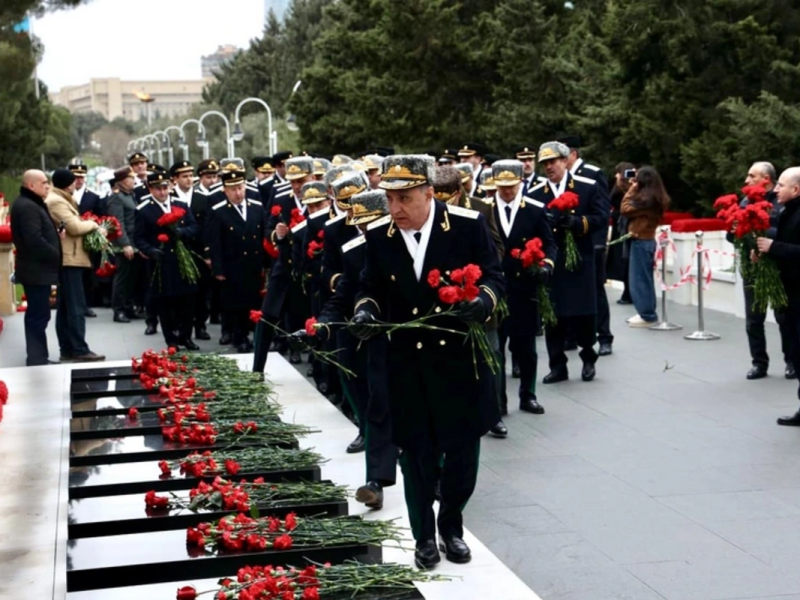 Prokurorluq əməkdaşları Şəhidlər xiyabanını ziyarət edib