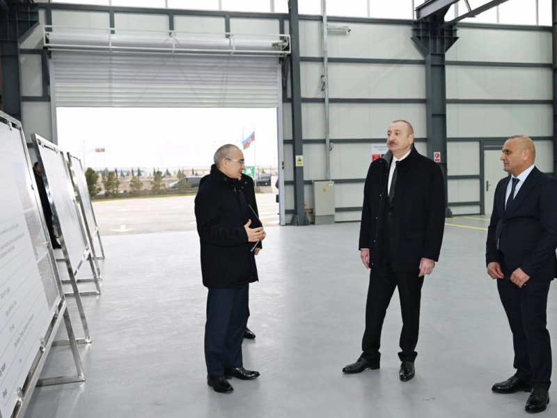 Prezident İlham Əliyev Sumqayıt Sənaye Parkında güzgü vərəqələrin istehsalı zavodunun açılışında iştirak edib