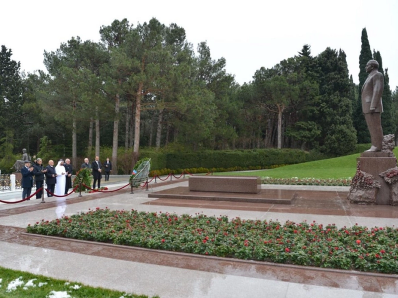 Ərəb Parlamentinin prezidenti Fəxri xiyabanı və Zəfər parkını ziyarət edib