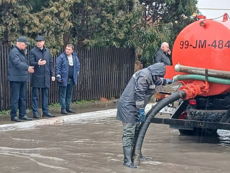 Bakıda iki icra başçısı subasma baş verən əraziyə gəliblər