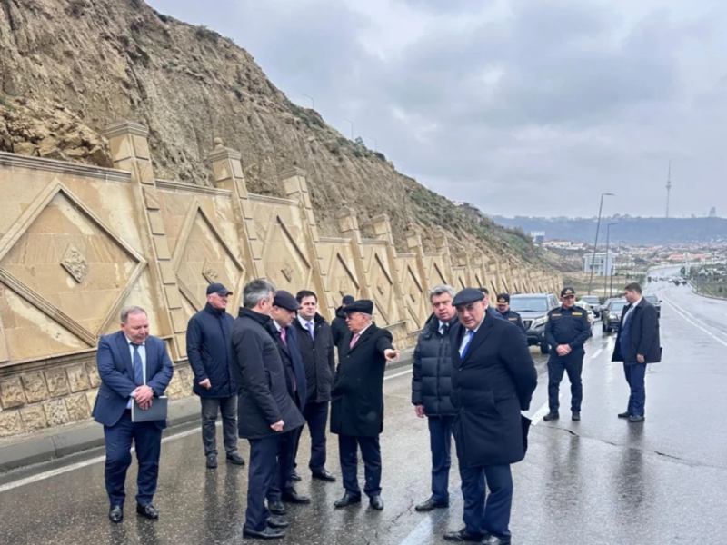 Kəmaləddin Heydərov Bibiheybət yolunda yaranmış sürüşmə təhlükəsi ilə əlaqədar ərazidə olub