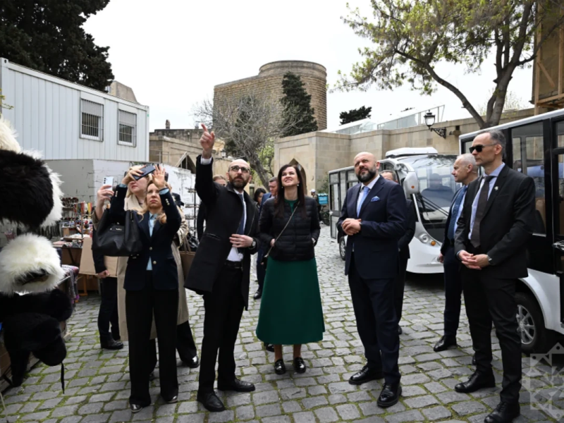 Litvanın Baş naziri İnqa Ruqiniene İçərişəhərlə tanış olub
