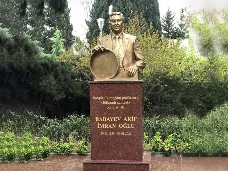 Arif Babayevin qəbirüstü abidəsi ucaldılıb