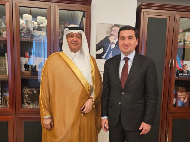 Hikmət Hacıyev Səudiyyə Ərəbistanının Azərbaycandakı səfiri ilə görüşüb