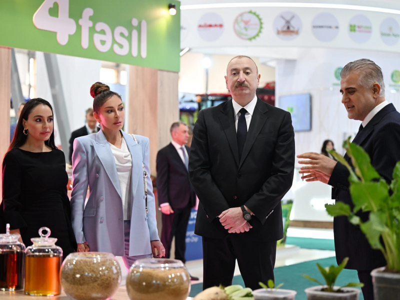 İlham Əliyev 19-cu "Caspian Agro Week" və 31-ci "InterFood Azerbaijan" sərgiləri ilə tanış olub