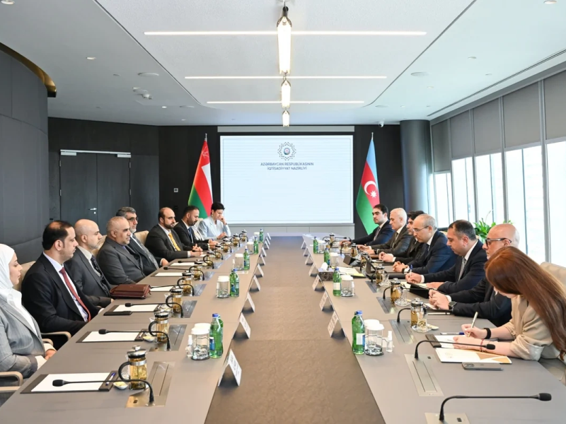 Azərbaycan Omanla iqtisadi münasibətləri müzakirə edib