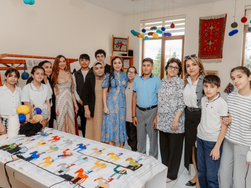 Leyla Əliyeva və Arzu Əliyeva 11 nömrəli inteqrasiya təlimli internat tipli ümumtəhsil məktəbində olublar