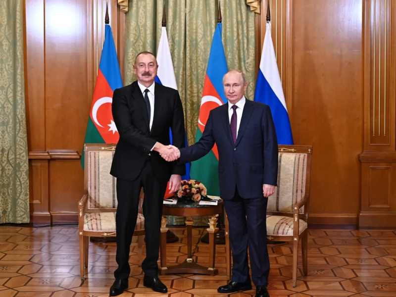 İlham Əliyev Vladimir Putini təbrik edib