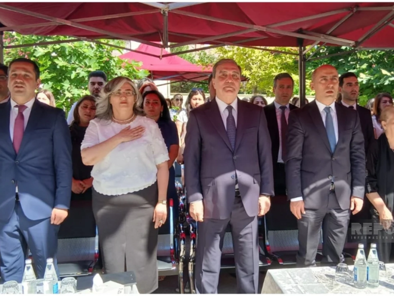 Emin Əmrullayev Gəncədə "Son zəng" mərasimində iştirak edib