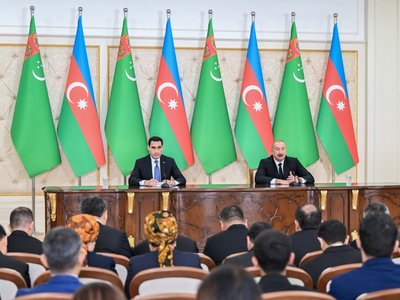 Azərbaycan və Türkmənistan prezidentləri mətbuata bəyanatlarla çıxış ediblər