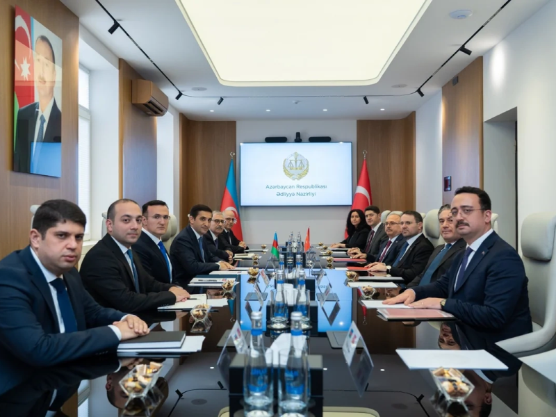 Ədliyyə naziri Fərid Əhmədov türkiyəli həmkarı Akın Gürleklə görüşüb