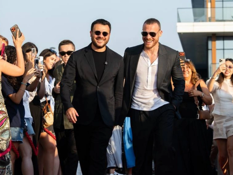 Emin Ağalarovdan Kerem Bürsinə hədiyyə